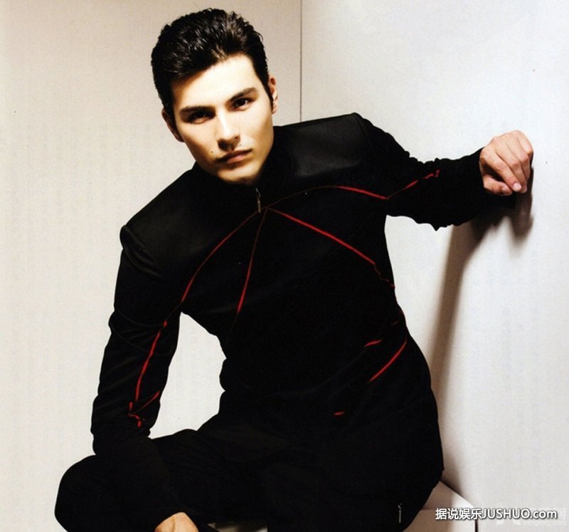 杨幂惨封圆月弯刀 图揭那些侧脸残女星