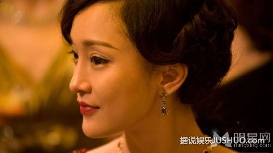 杨幂惨封圆月弯刀 图揭那些侧脸残女星