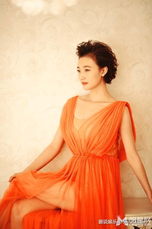 阎娜烈焰红唇性感热辣写真 尽显妩媚诱惑 阎娜烈焰红唇性感热辣写真 尽显妩媚诱惑