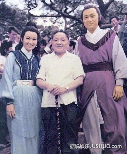 “白发魔女”鲍起静升级当姥姥 尔冬升贺喜(图 “白发魔女”鲍起静升级当姥姥 尔冬升贺喜(图