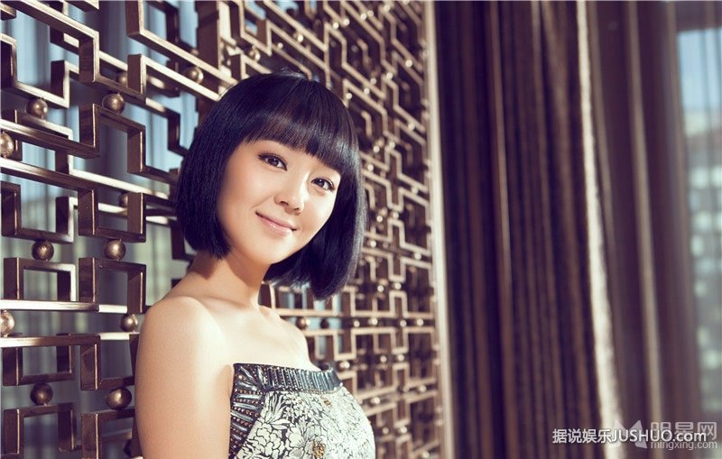 习雪应邀拍杂志写真 举手投足彰显高贵气质 习雪应邀拍杂志写真 举手投足彰显高贵气质