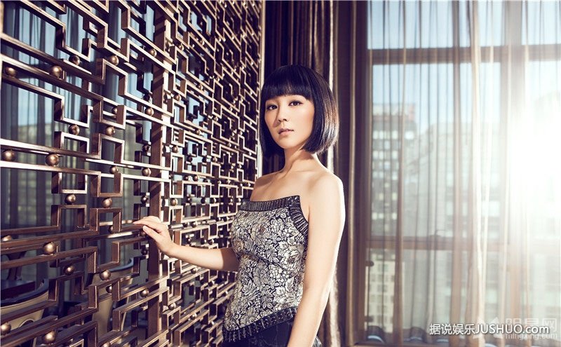 习雪应邀拍杂志写真 举手投足彰显高贵气质 习雪应邀拍杂志写真 举手投足彰显高贵气质