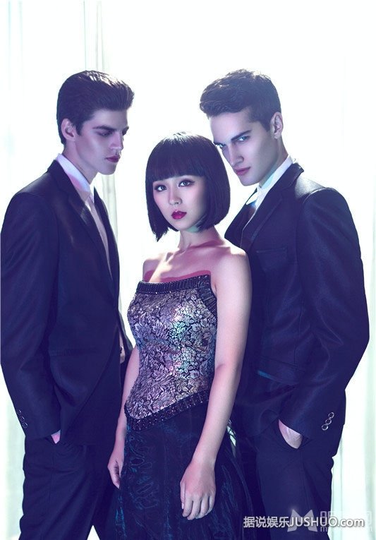 习雪应邀拍杂志写真 举手投足彰显高贵气质 习雪应邀拍杂志写真 举手投足彰显高贵气质