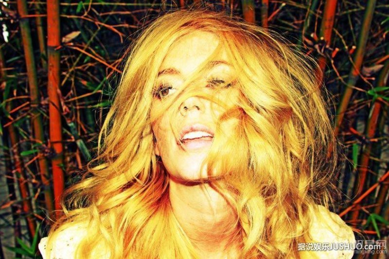 迪奥拉·拜尔德真空上阵拍写真 大秀傲人身材