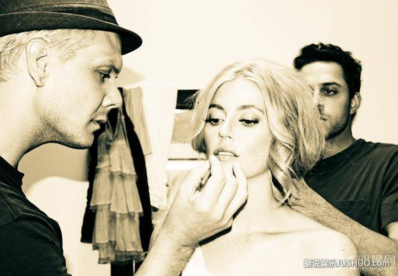 迪奥拉·拜尔德真空上阵拍写真 大秀傲人身材