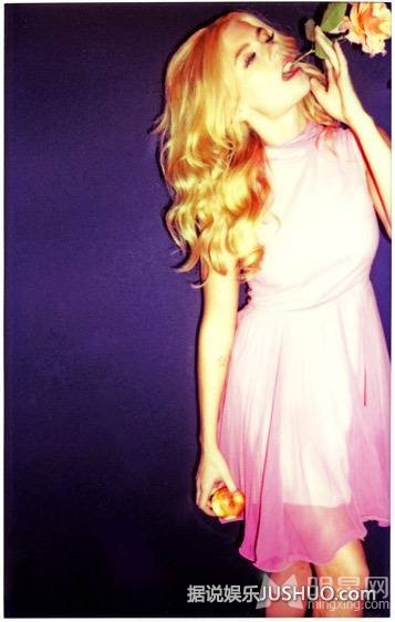 迪奥拉·拜尔德真空上阵拍写真 大秀傲人身材