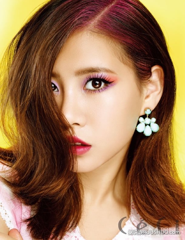 迪奥拉·拜尔德真空上阵拍写真 大秀傲人身材