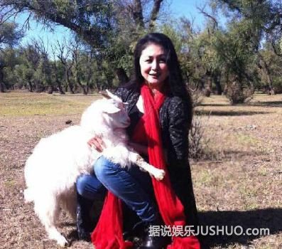 赵本山小姨子43岁低胸仍漂亮 被称“仙子” 赵本山小姨子43岁低胸仍漂亮 被称“仙子”