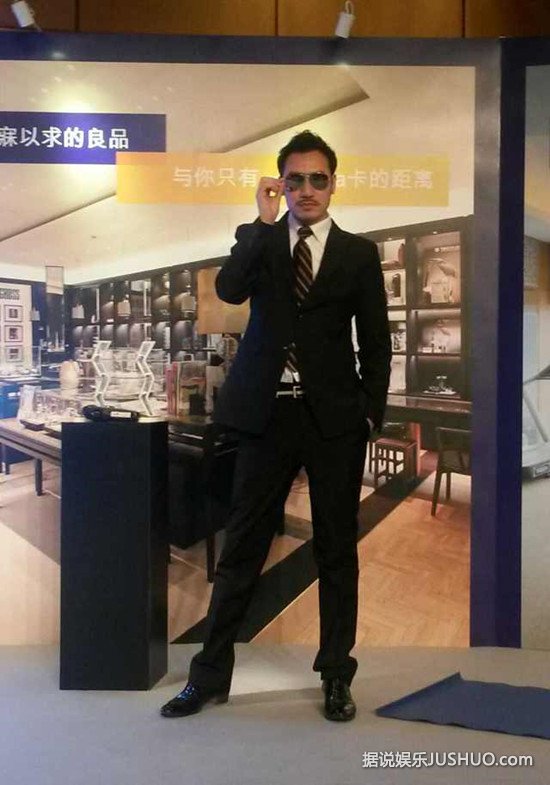 肖宗灵受邀品牌活动 时尚帅气彰显制服诱惑