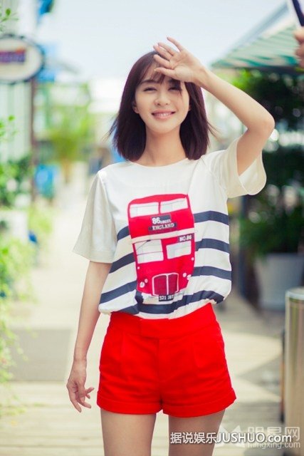 一路向西女主莫绮雯写真 性感爆乳眼神迷离