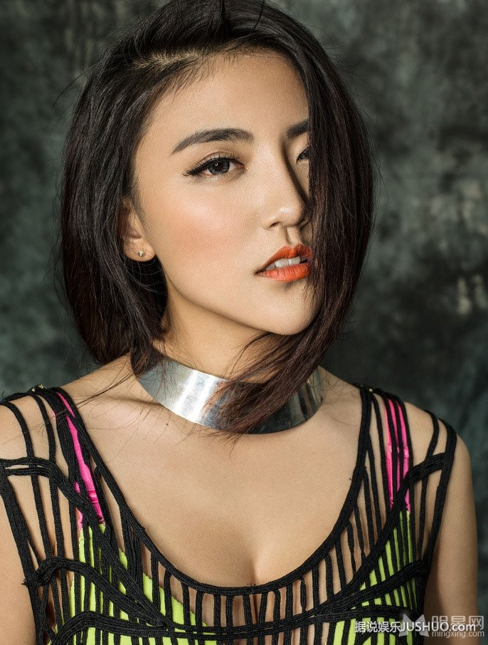 全能艺人岳亮性感写真 胸器妹湿身诱惑