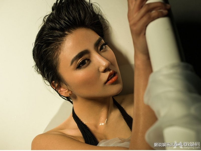 全能艺人岳亮性感写真 胸器妹湿身诱惑