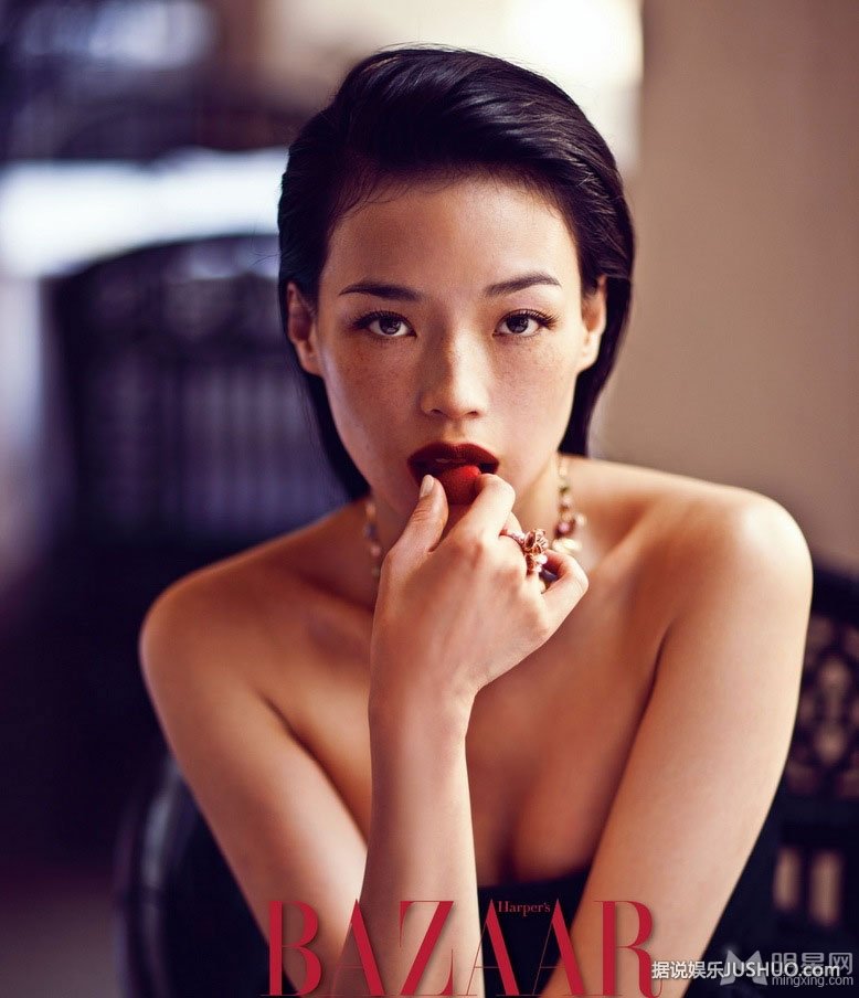 沙妮·文森比基尼现身海滩 现露骨身材