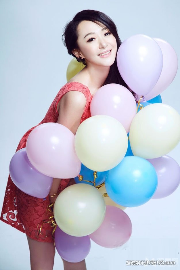 王紫潼蕾丝红裙写真青春俏皮活力十足 王紫潼蕾丝红裙写真青春俏皮活力十足