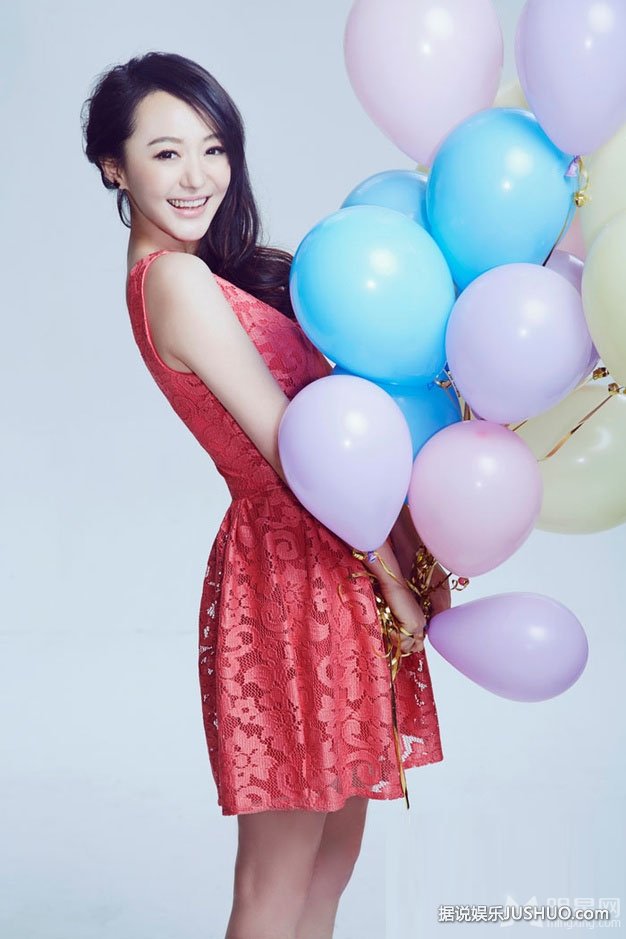 王紫潼蕾丝红裙写真青春俏皮活力十足 王紫潼蕾丝红裙写真青春俏皮活力十足