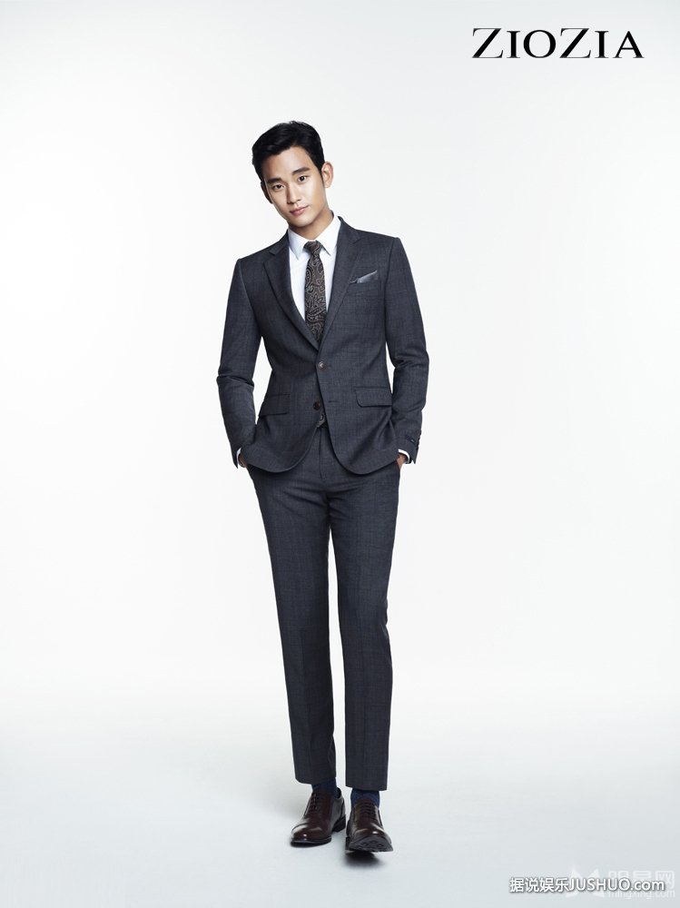 韩星金秀贤秋装写真 演绎极简休闲风秀长腿 韩星金秀贤秋装写真 演绎极简休闲风秀长腿