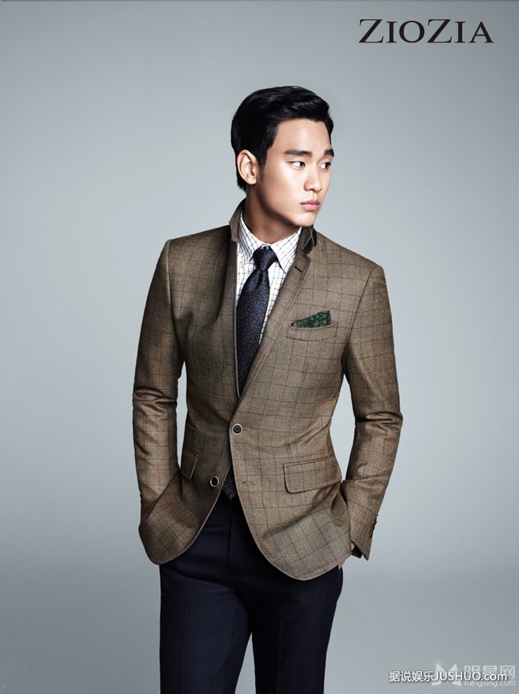 韩星金秀贤秋装写真 演绎极简休闲风秀长腿 韩星金秀贤秋装写真 演绎极简休闲风秀长腿