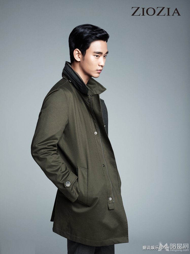 韩星金秀贤秋装写真 演绎极简休闲风秀长腿 韩星金秀贤秋装写真 演绎极简休闲风秀长腿