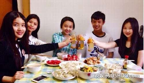 16岁林妙可娃娃脸似小学生 曾化老成浓妆 16岁林妙可娃娃脸似小学生 曾化老成浓妆