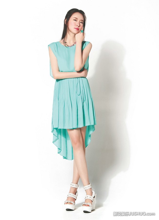 王乐君糖果系写真曝光 清凉装扮展清爽气质