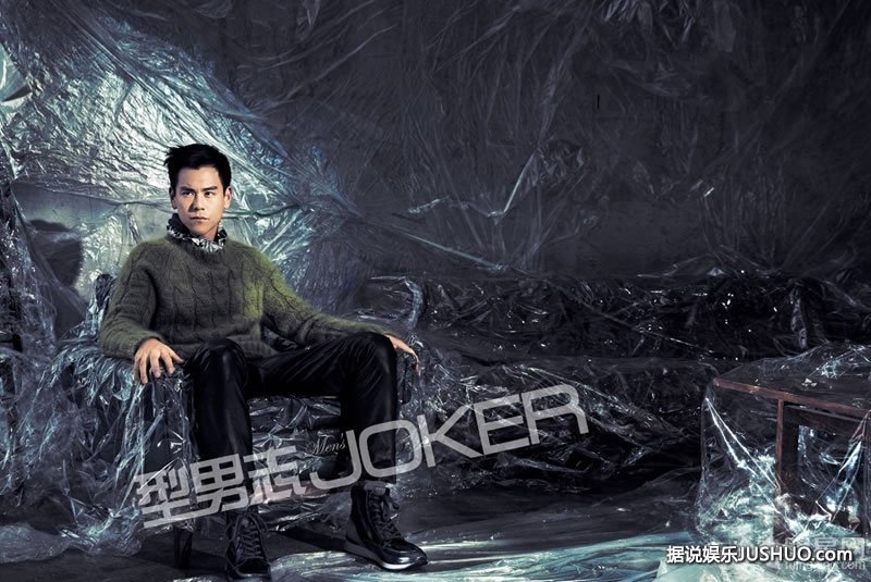 刘筱筱加拿大街拍写真 撞色长裙时尚优雅