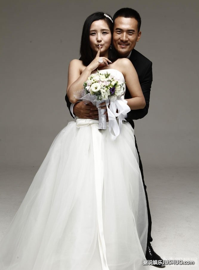 章子怡ELLE25周年封面大片 回首爱情路表示勇敢