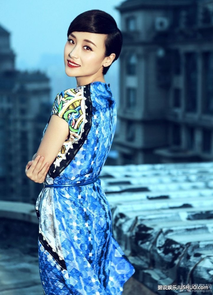 章子怡ELLE25周年封面大片 回首爱情路表示勇敢