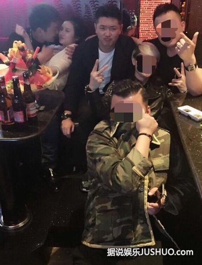 田源发小现身称系激吻门男主 曝亲密合照