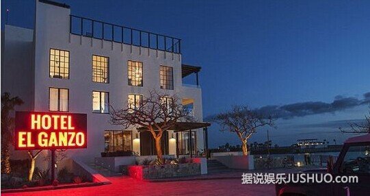 魔力红亚当-莱文与小10岁超模女友完婚