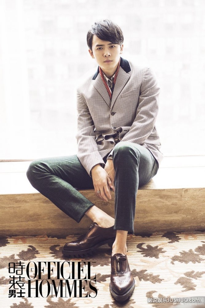 付辛博时装杂志大片 西装革履显轻熟男魅力