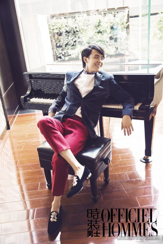 付辛博时装杂志大片 西装革履显轻熟男魅力