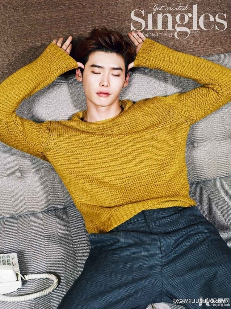 李钟硕半裸性感魅惑杂志大片 露香肩展男性魅力