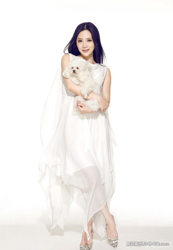 孙文婷时尚大片 手抱萌宠尽显优雅知性美