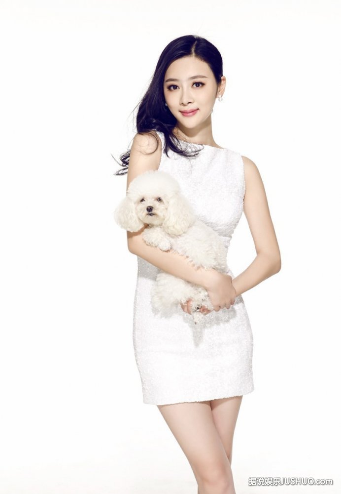 孙文婷时尚大片 手抱萌宠尽显优雅知性美