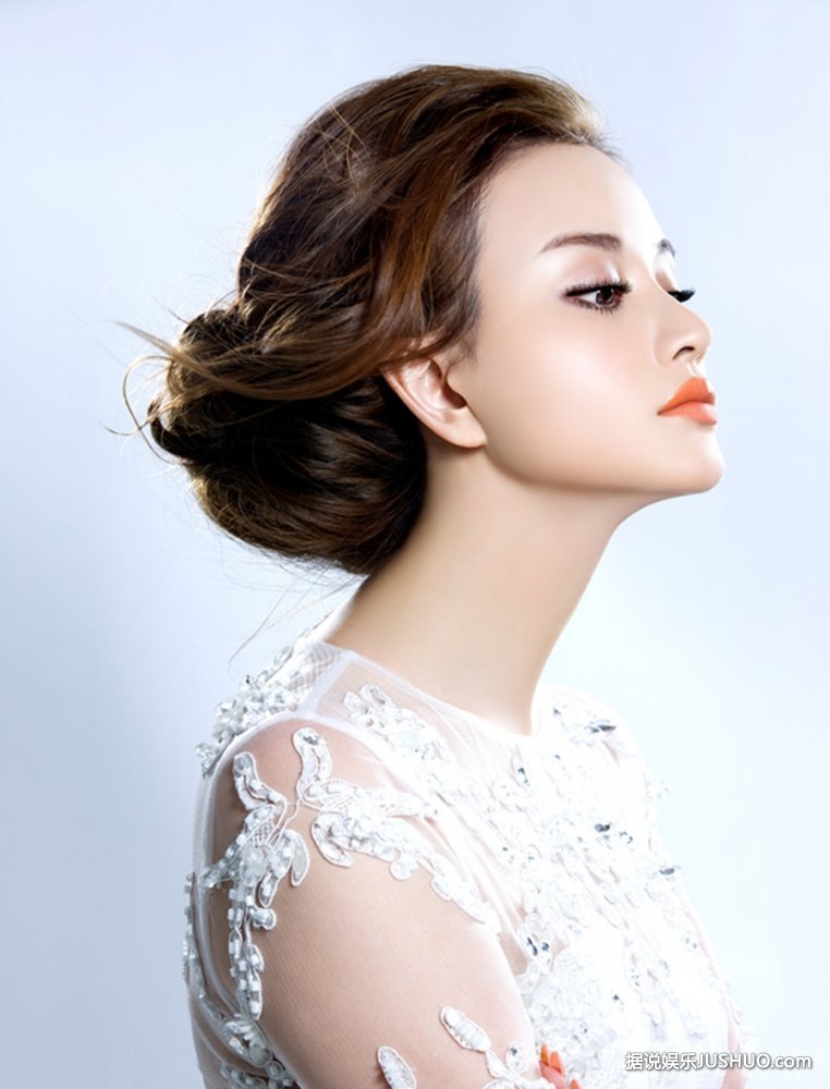 任珈时尚妆容冷艳写真大片 大秀性感完美曲线 任珈时尚妆容冷艳写真大片 大秀性感完美曲线