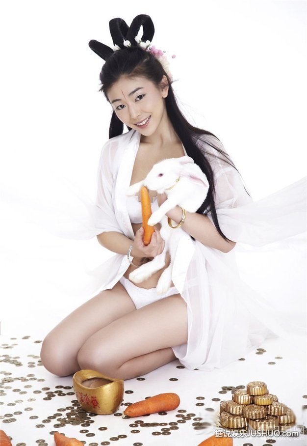 G奶萨瑶瑶爆乳风骚演绎嫦娥 性感妩媚诱惑