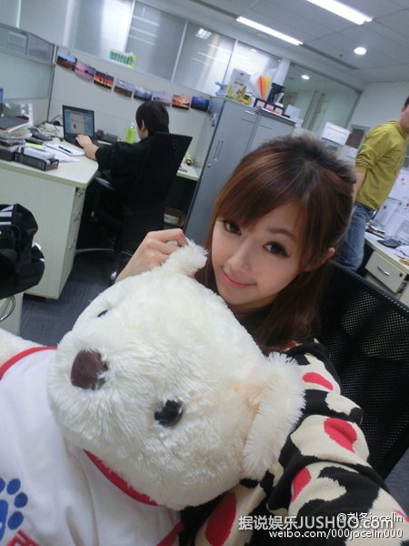 度娘刘冬深V装爆红网络 获封宅男杀手