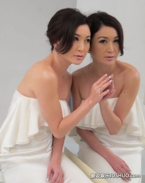 “女神”蓝燕百变写真 性感妖艳勾魂摄魄