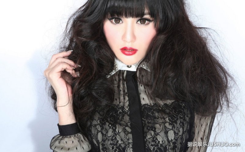 任珈锐化身猫女郎,展现猫样风情,别具野性魅 任珈锐化身猫女郎,展现猫样风情,别具野性魅