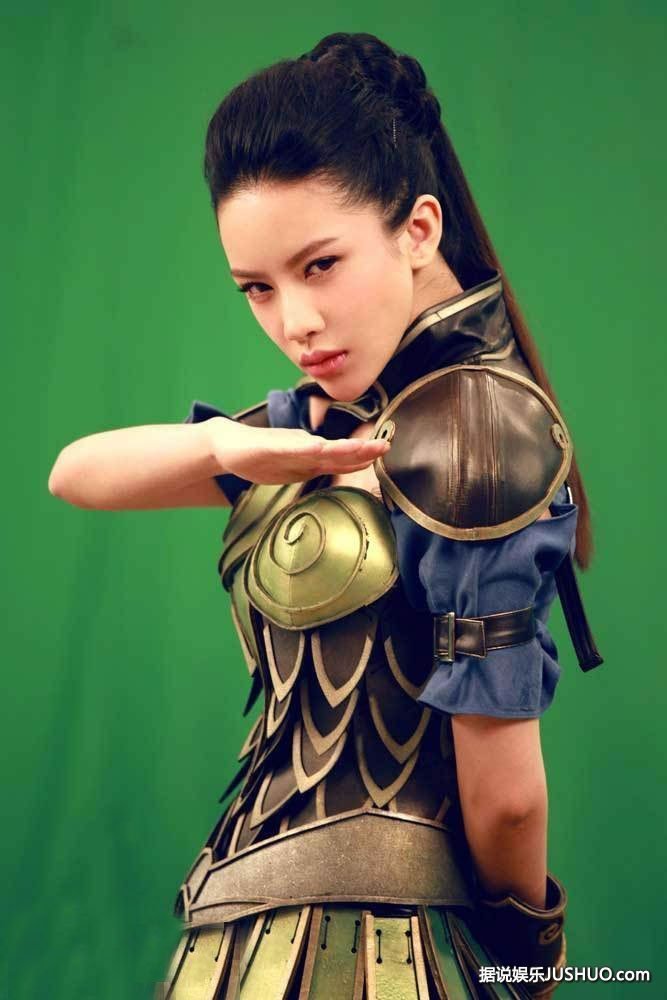 任珈锐化身猫女郎,展现猫样风情,别具野性魅 任珈锐化身猫女郎,展现猫样风情,别具野性魅