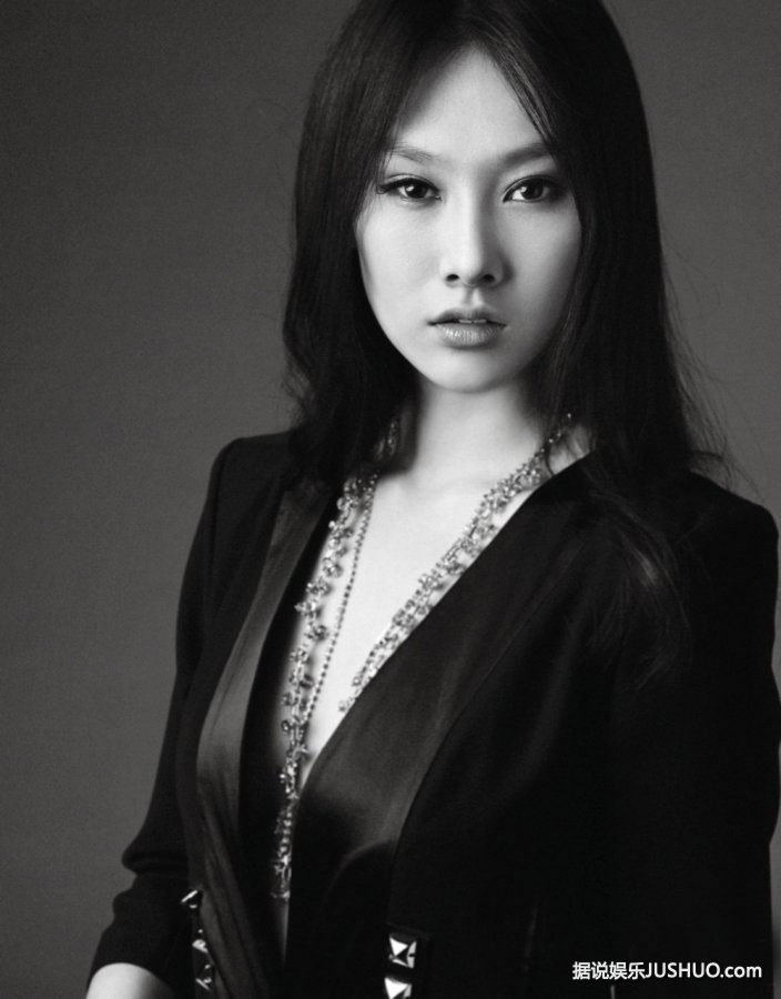 李昕岳变身双面娇娃 亦男亦女热火撩人