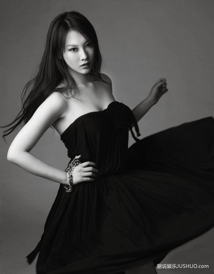 李昕岳变身双面娇娃 亦男亦女热火撩人