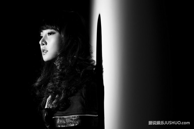 刘洋，高挑的身材和独特的气质尽显御姐气质。