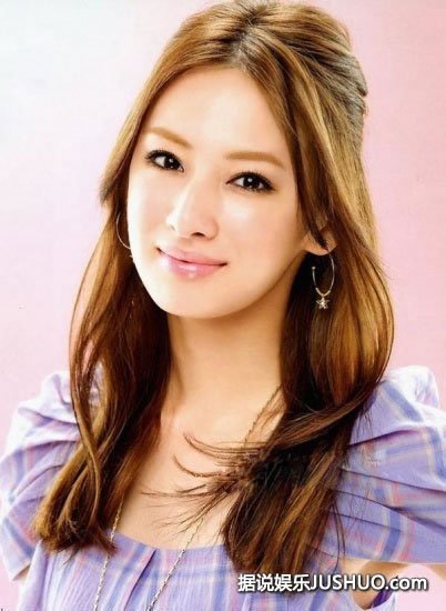 “宝黛”演员蒋梦婕、于小彤全新写真 尽显“郎