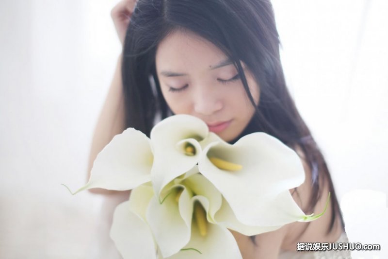 王萌狂练王字腹肌 不输郭富城 帅哥气质尽现