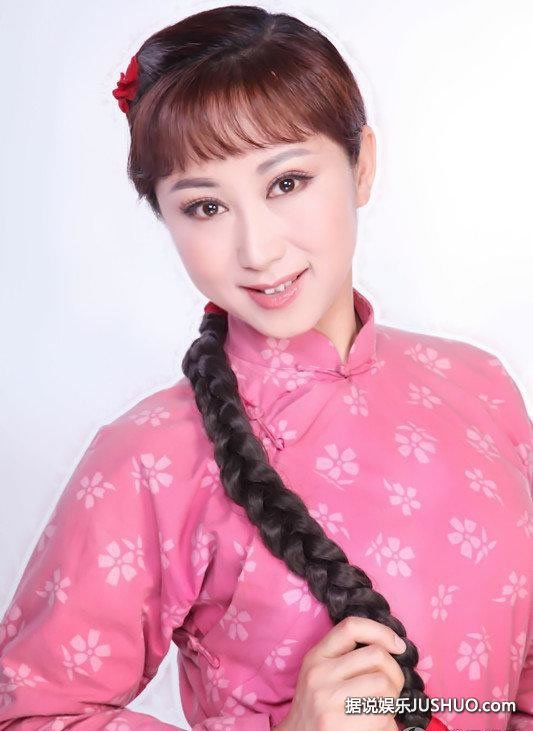 王萌狂练王字腹肌 不输郭富城 帅哥气质尽现