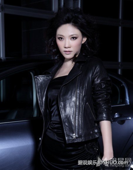 聂鑫香车美女写真曝光 清新女变身性感妖娆女 聂鑫香车美女写真曝光 清新女变身性感妖娆女