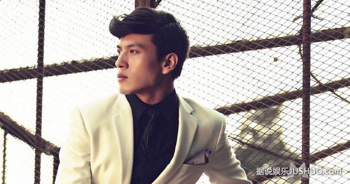 马文龙秋季时尚大片 黑白西服演绎经典