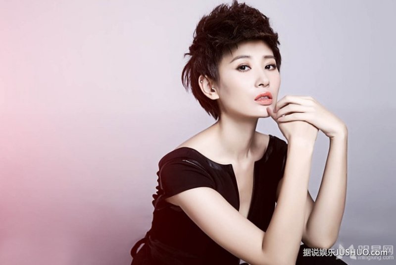 吕夏短发干练时尚写真 尽显轻熟女魅力