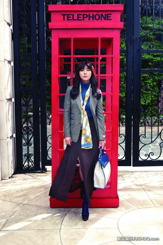 佐伊·索尔达娜登杂志 尽展热辣性感魅力